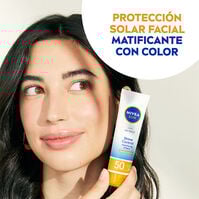 Protección Facial Control de Brillos Color SPF50  50ml-210739 Protección Facial Control de Brillos Color SPF50  50ml-210739 4
